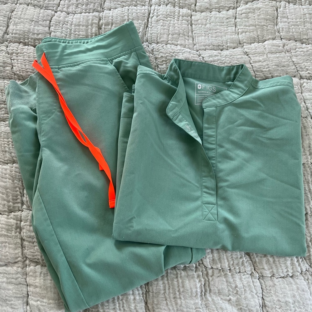 FIGS: JADE Zamora jogger pants and Rafaela top